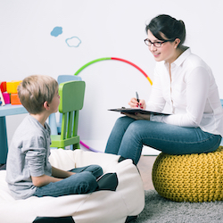Shot,Of,A,Young,Child,Psychologist,Talking,With,A,Boy